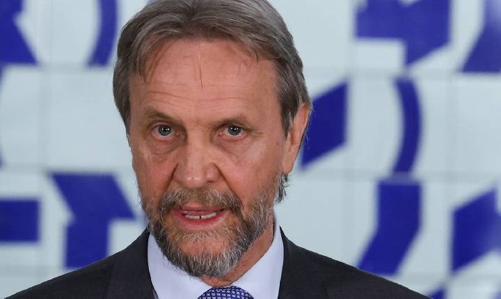 Após AVC isquêmico, líder do PT na Câmara continua internado