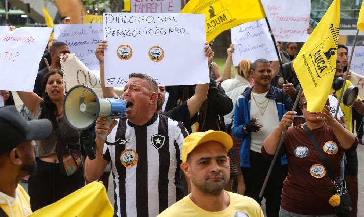 Camêlos protestam contra programa da prefeitura no Rio 
