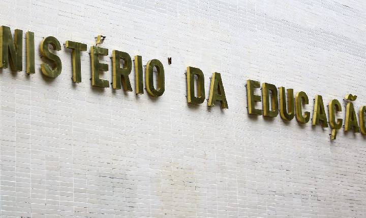 Formação de professores a distância mostra desempenho 53,1% inferior