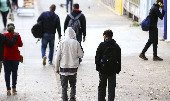 Frente fria provoca chuvas intensas em grande parte do país 