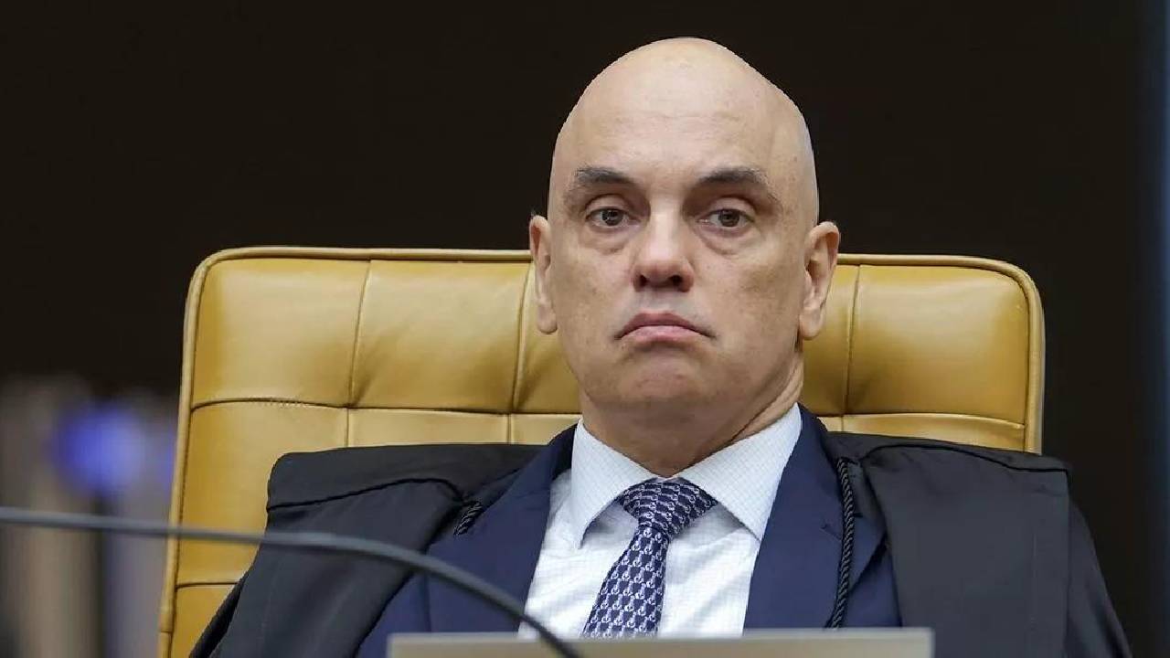 Moraes solta nota oficial e nega troca de mensagens com Vorcaro