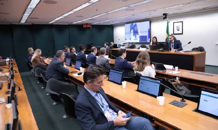 Participantes de debate defendem prorrogação do uso do Fust para garantir internet nas escolas