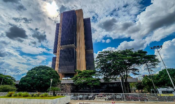PEC no Senado facilita cooptação do Banco Central, dizem economistas