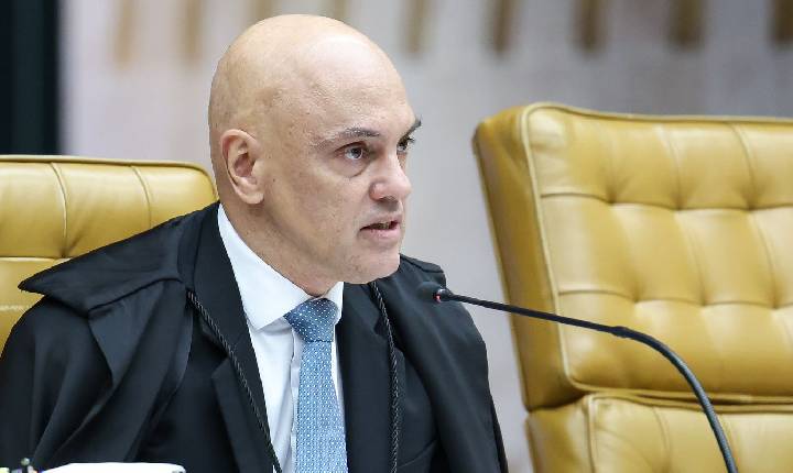 Por ordem de Moraes, PF faz busca por armas na casa de Bolsonaro