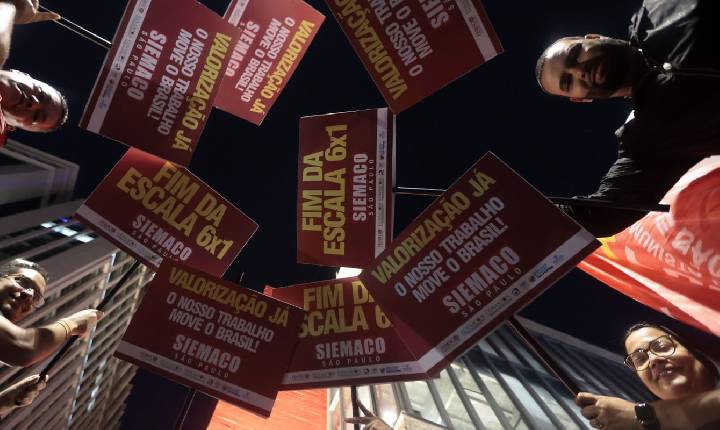 Protesto pelo fim da escala 6x1 reúne milhares de pessoas em São Paulo
