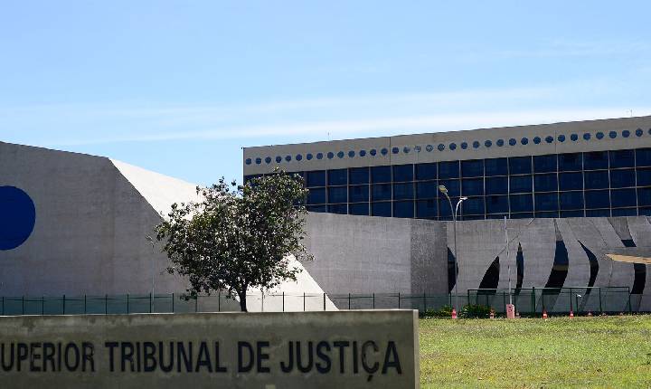 STJ abre investigação por uso de prompts para fraudar processos