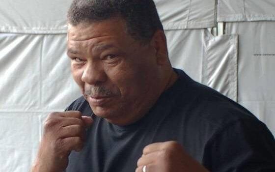 Filho mais velho de Maguila critica parentes e enaltece madastra em velório