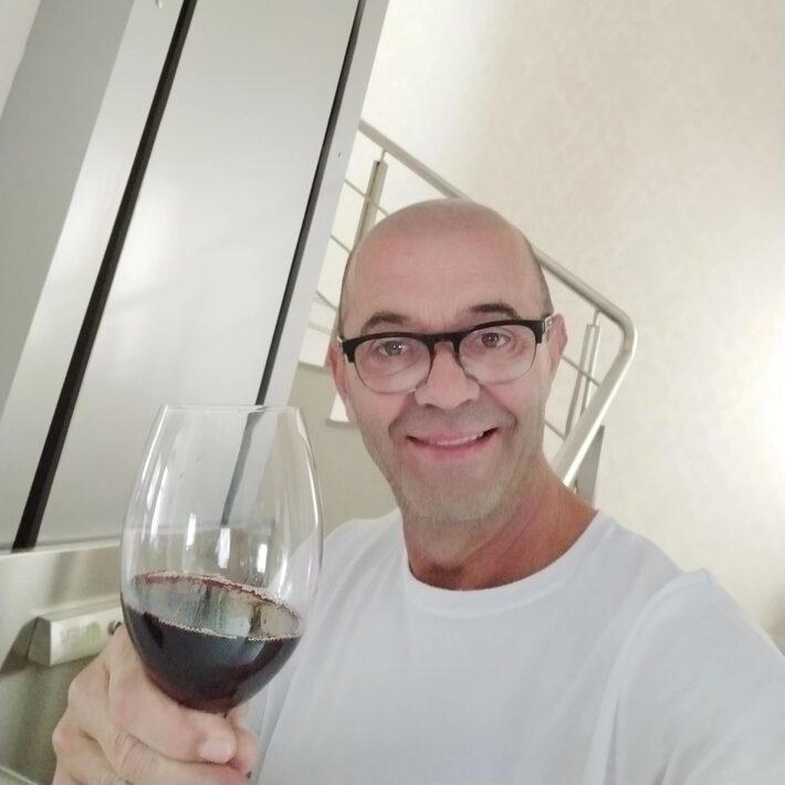 Dono de carro que explodiu em Brasília anunciou atentado na internet; saiba quem é