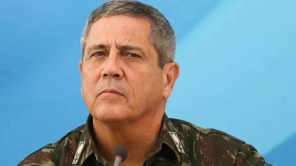 Mauro Cid denunciou Braga Netto por tentativa de coação