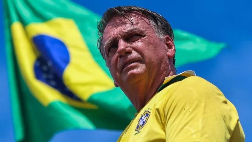 Bolsonaro admite tratativa de golpe, mais diz que seria complicado e por isso foi descartado