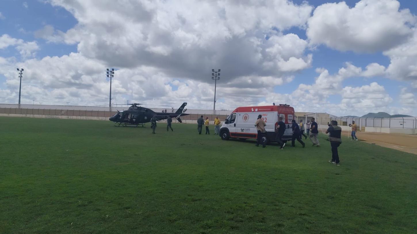 Bolsonaro é levado em helicóptero cedido por governadora do PT