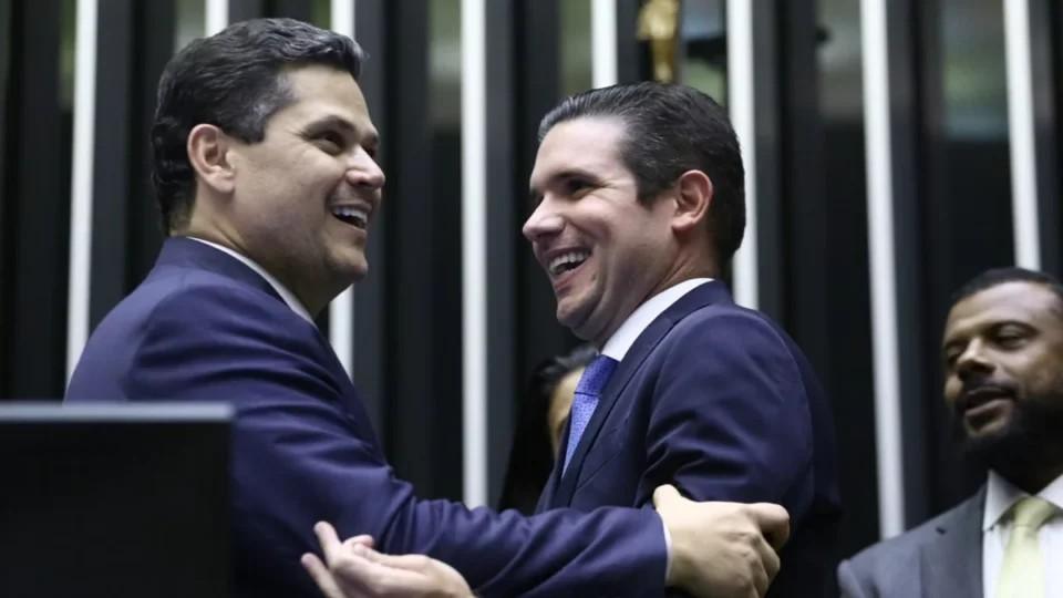 Em pressão contra o governo, Congresso decide aumentar conta de luz dos brasileiros