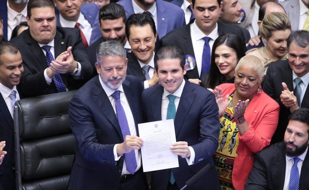 Motta pauta votação de urgência do projeto que isenta de IR quem ganha até R$ 5 mil por mês