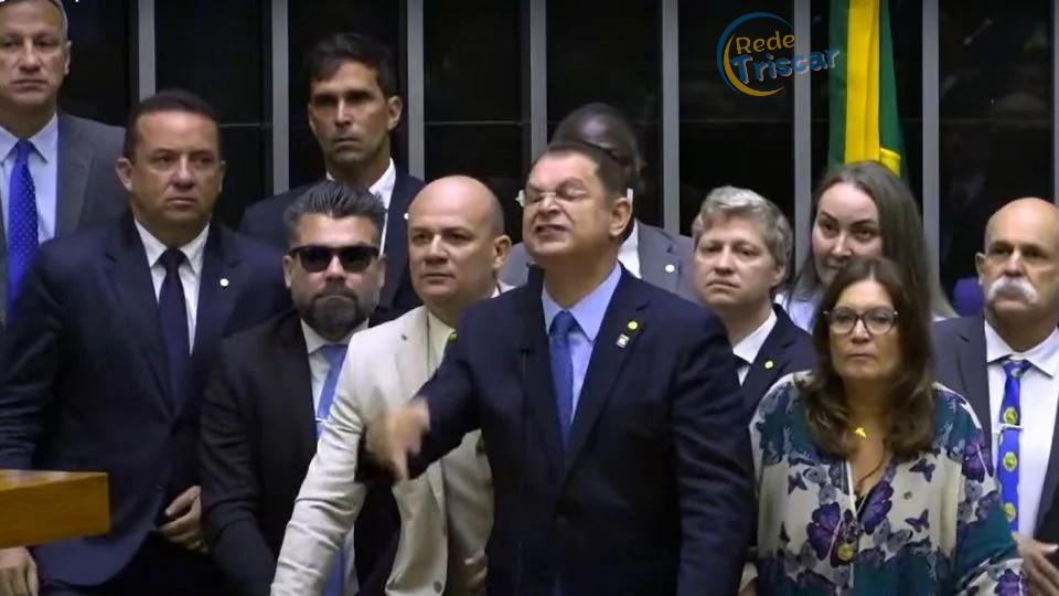 Sóstenes Cavalcante, líder do PL, admite que bolsonaristas mentiram sobre pautar anistia