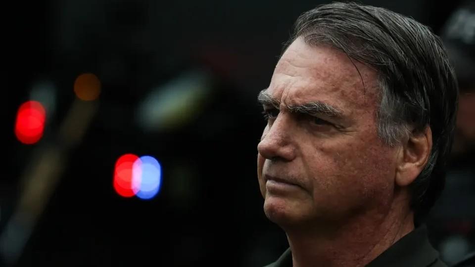 Justiça suspende benefícios vitalícios durante prisão de Jair Bolsonaro