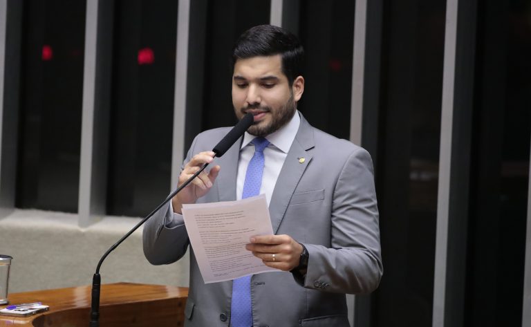 Projeto exige escritura pública para validar contratos assinados por analfabetos