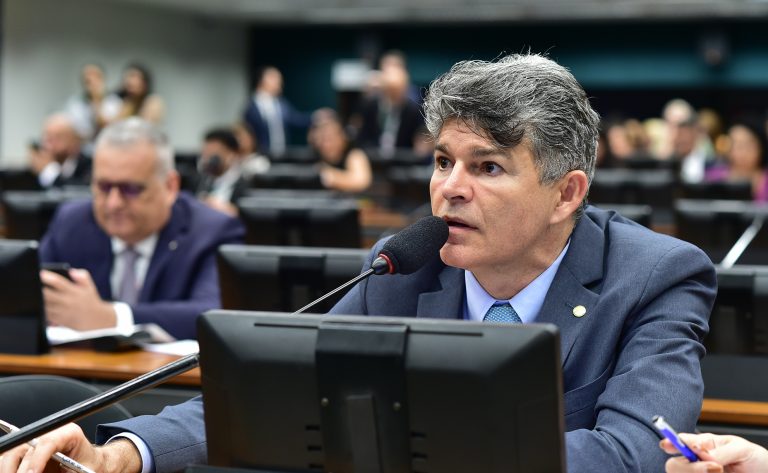 Proposta reduz tributação de barco a vela para público infanto-juvenil