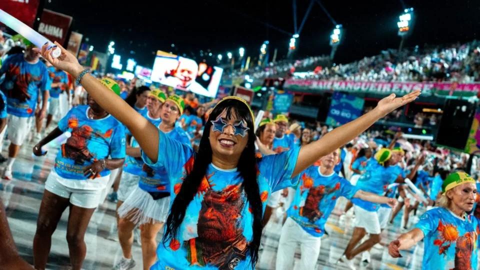 TSE rejeita por unanimidade ação contra homenagem a Lula na Sapucaí