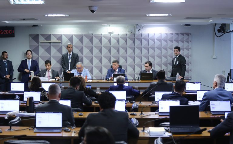 Convocados não comparecem e CPMI do INSS adia depoimentos