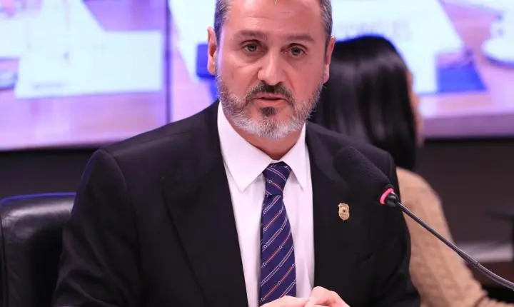 Dino determina reintegração de Andrei Rodrigues no comando da PF 