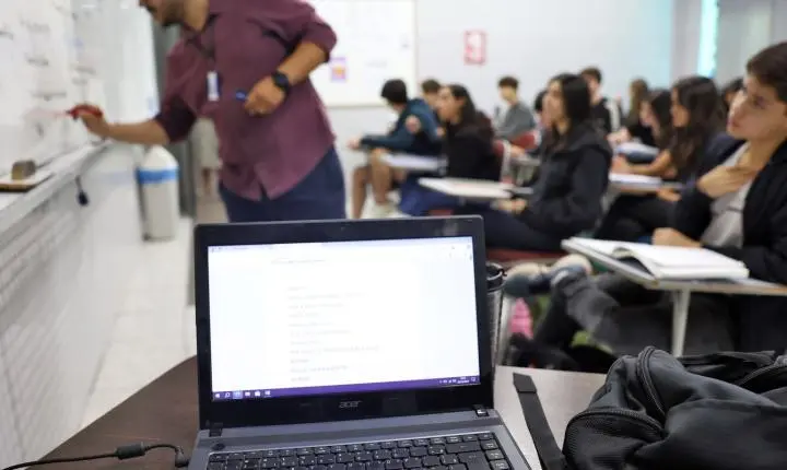 Docentes usam inteligência artificial para inovar e engajar alunos