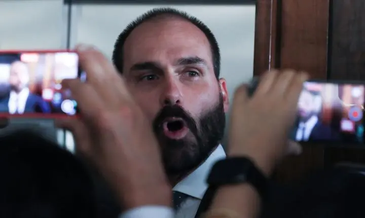Eduardo Bolsonaro consta em lista de pena pendente de cumprimento